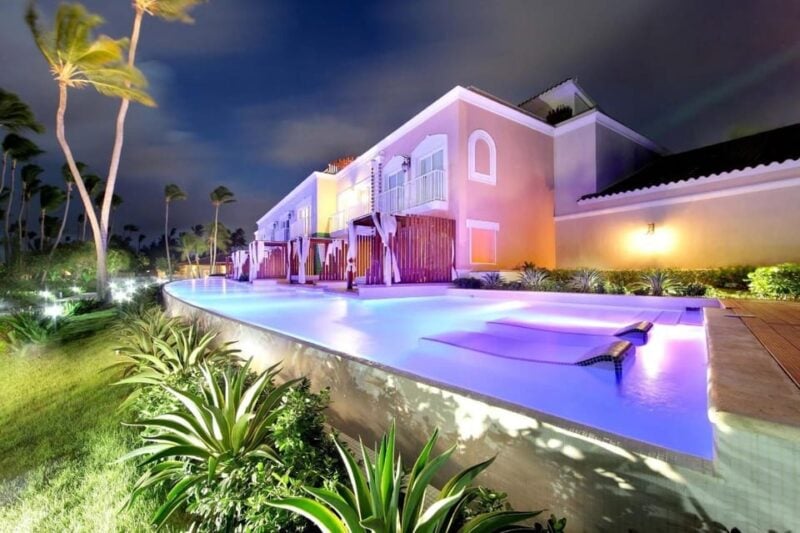 Private Transfer From Grand Palladium Bavaro to SDQ - Vehicle Amenities