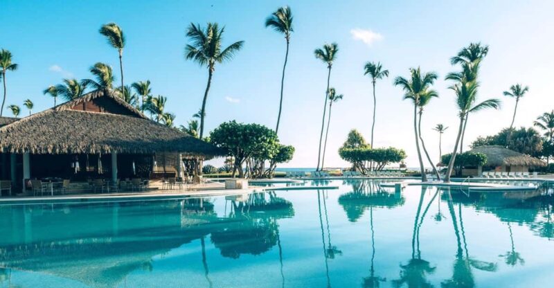 Private Transfer From Iberostar Bavaro to SDQ - Driver and Communication