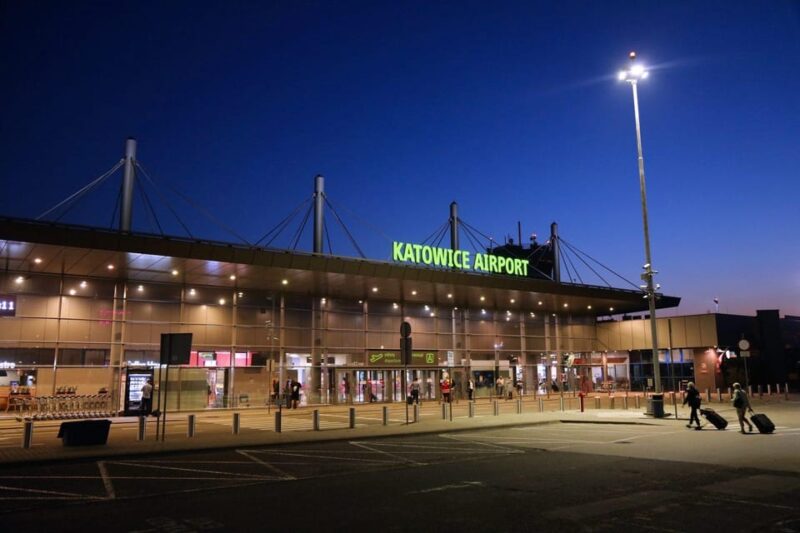 Private Transfer From Katowice Pyrzowice Airport to Krakow - Driver and Vehicle Details