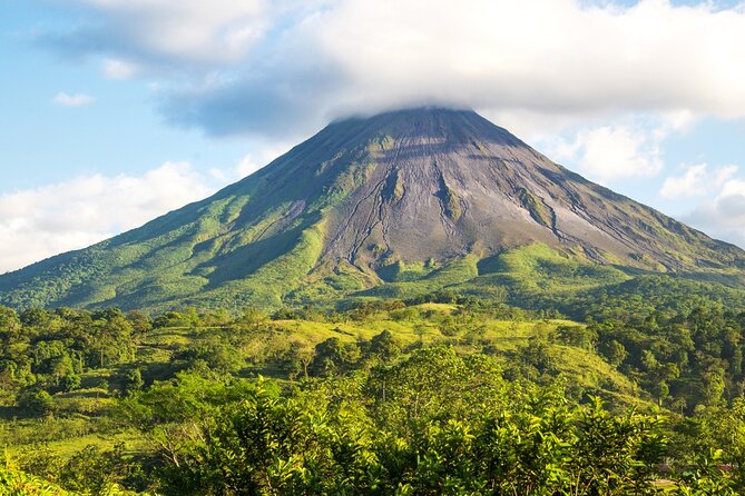 Private Transfer From La Fortuna to Juan Santa Maria Airport - Booking and Reservation Details