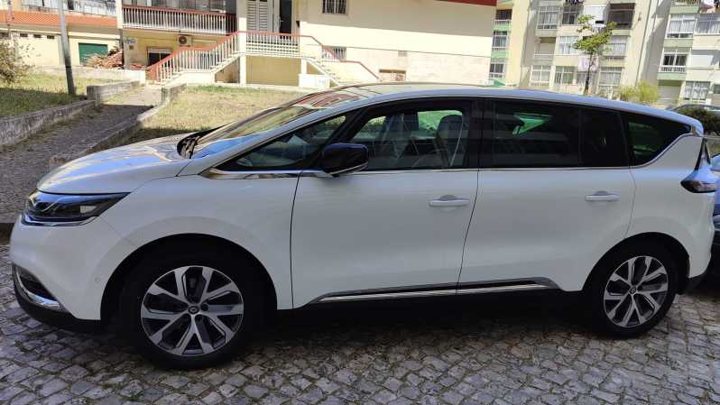 Private Transfer From Lisbon to Nazaré - Key Points