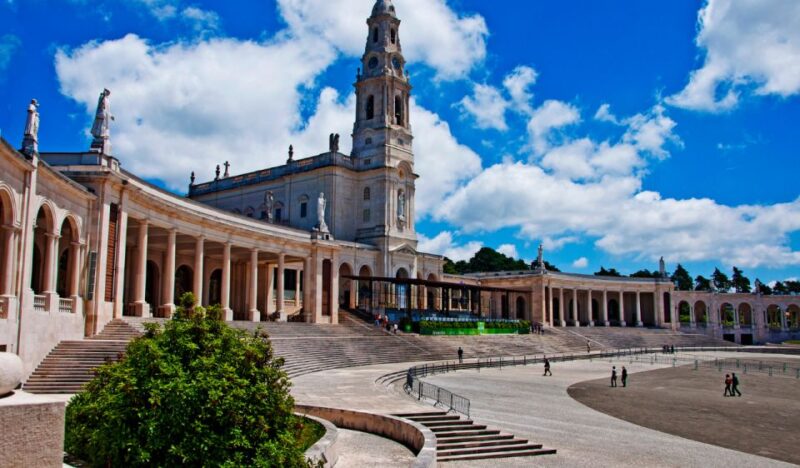 Private Transfer From Lisbon to Oporto With Stop in Fatima - Spiritual Immersion at Sanctuary