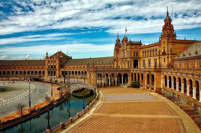 Private Transfer From Lisbon to Seville With 2 Hours for Sightseeing - Transfer Details