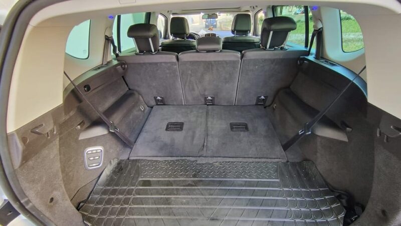Private Transfer From Lisbon to Sintra - Vehicle and Accessibility