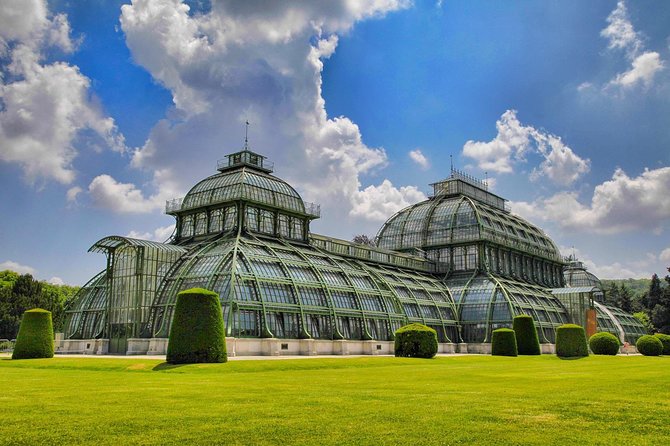 Private Transfer From Munich to Vienna With 2-Hour Sightseeing Stop in Hallstatt - Private Transfers and Day Trips