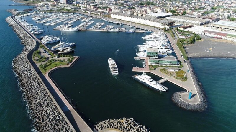 Private Transfer From Pompeii to Naples - Vehicle and Amenities