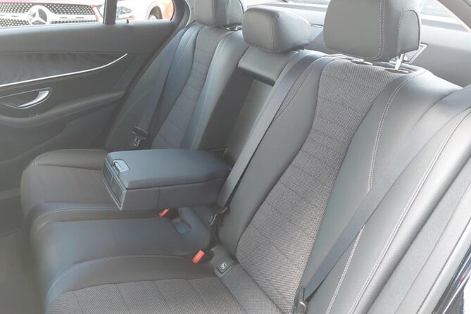 Private Transfer From Prague Airport to Prague City Hotels 1 - 3 Pax - Avoiding Delays With Flight Tracking