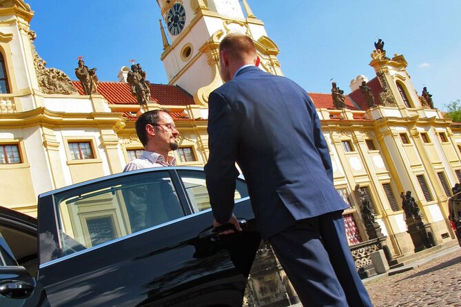 Private Transfer From Prague to Regensburg - Meeting and Pickup Information