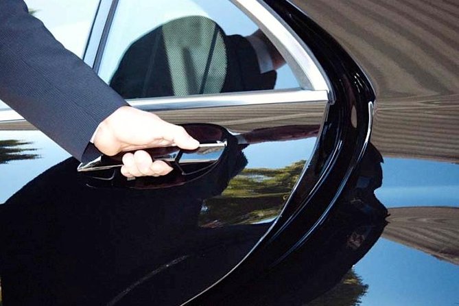 Private Transfer From Rome to Florence With Stop in Siena - Vehicle Amenities