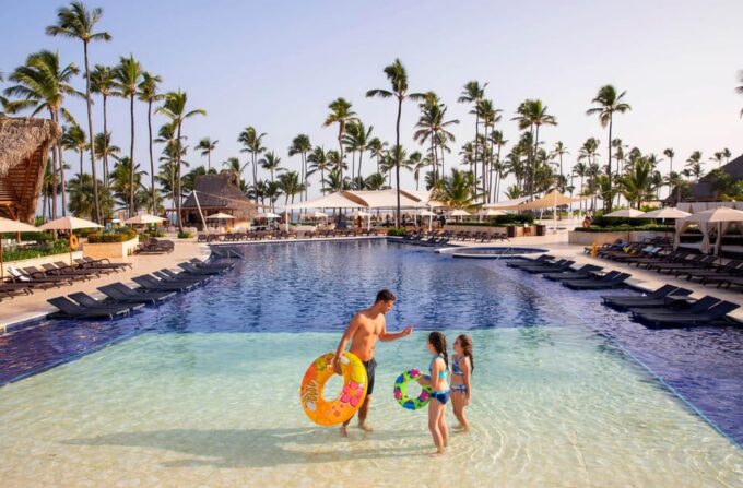 Private Transfer From Royalton Punta Cana to SDQ - Highlights and Customization