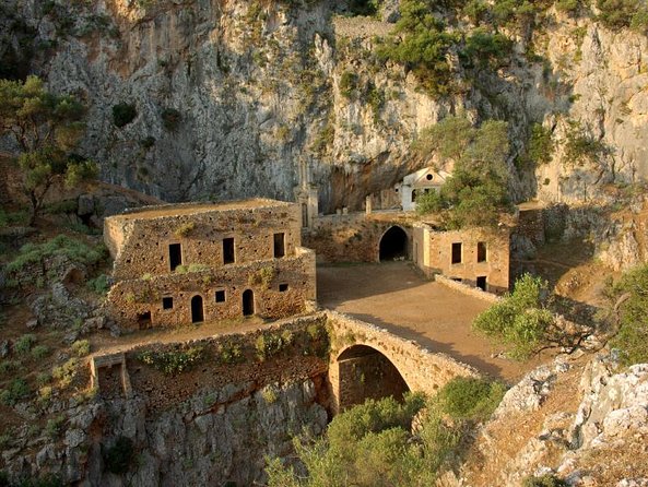 Private Transfer From Santorini Airport (Jtr) to Akrotiri - Luggage and Extra Charges
