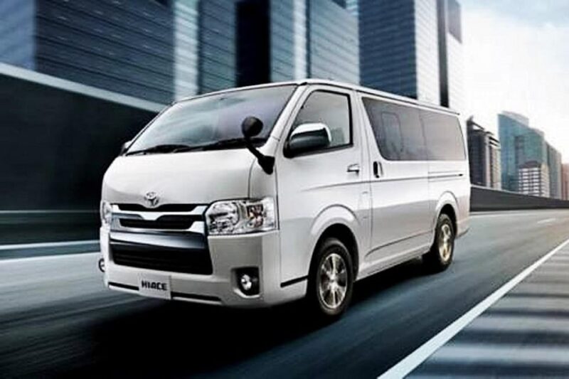 Private Transfer From Shanghai Pudong Airport to City Center - Vehicle and Driver