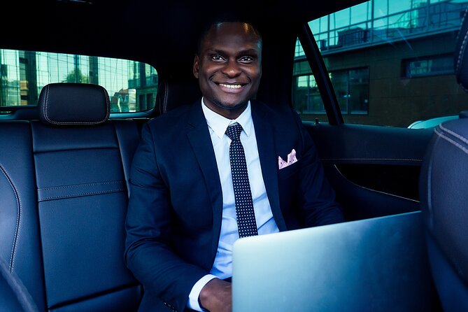Private Transfer in Fort Lauderdale (FLL & FXE) Airport/Home/Hotel/Work - Ideal for Business Travelers