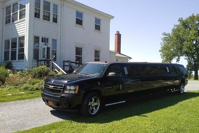 Private Transfer: LAS Vegas to LAS Airport by Luxury SUV or Limousine up to 8 P - Complimentary Champagne