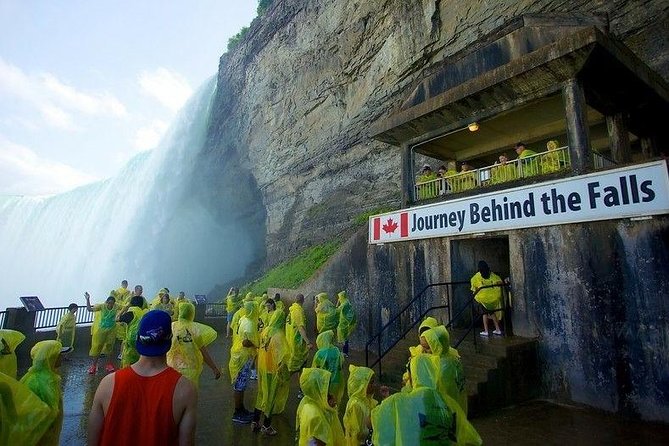 Private Transfer: Niagara Falls, ON to Billy Bishop Toronto City Airport (YTZ) - Air-conditioned and Bottled Water