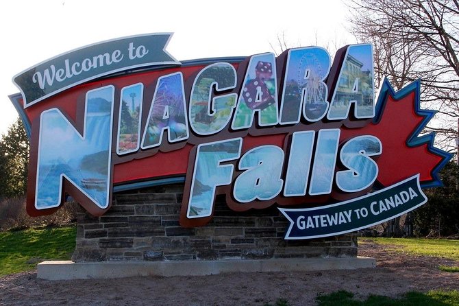 Private Transfer: Niagara Int'l Airport (IAG) USA to Niagara Falls, ON - Driver and Safety