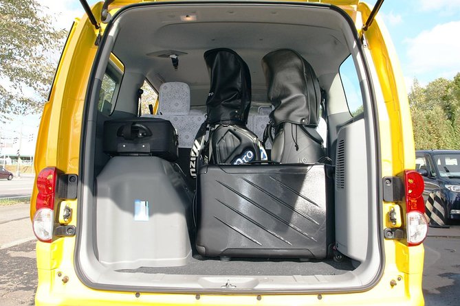 Private Transfer Niseko to CTS Airport (1-9 Passengers) Legal Driver Guaranteed - Vehicle Options