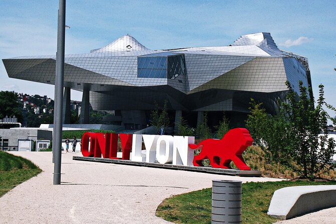 Private Transfer: Port of LYON to Lyon Airport LYS in Luxury Van - Safety and Comfort
