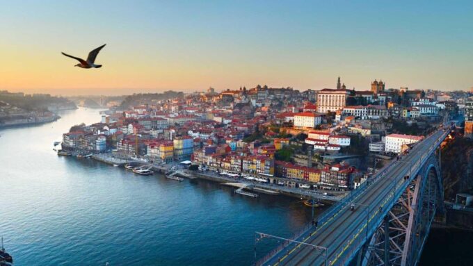 Private Transfer Porto To/From Lisbon + Attractions Stops - Convenience and Flexibility