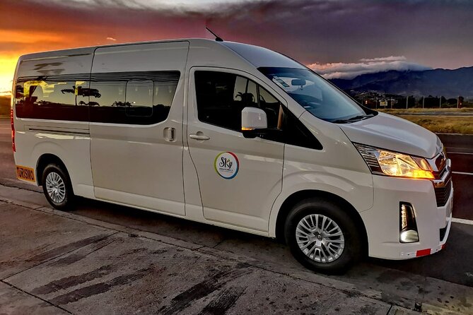 Private Transfer San Jose Airport and Hotels to La Fortuna - Meeting and Pickup