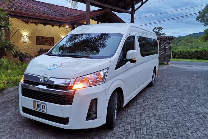 Private Transfer San Jose Airport and Hotels to La Fortuna - Key Points