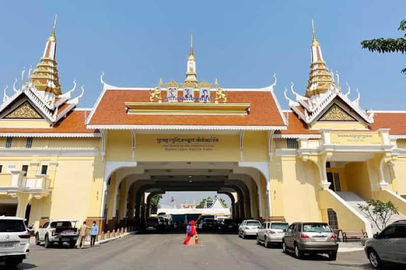 Private Transfer Siem Reap to Poipet Thailand Border - Pickup and Departure