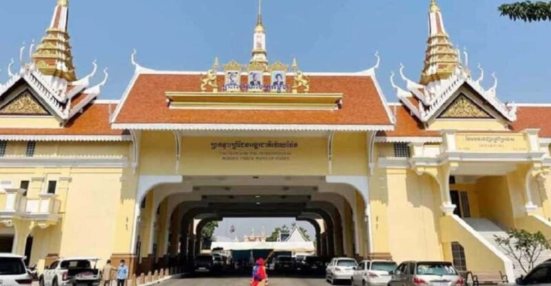 Private Transfer Siem Reap to Poipet Thailand Border - Pickup and Driver Information