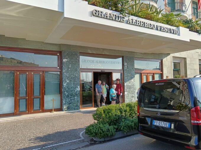 Private Transfer to Airports, Stations, Tourist Locations - Booking and Payment