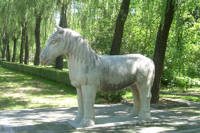 Private Transfer to Mutianyu Great Wall and Ming Tombs From Beijing - Exploring the Ming Tombs