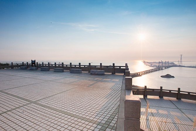 Private Transfer to Shanghai Donghai Bridge and Yangshan Port - Weather and Footwear