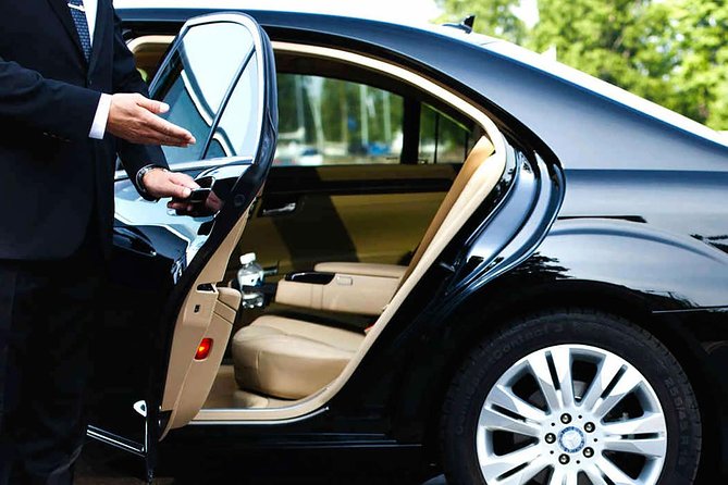 Private Transfer:- Toronto Pearson Airport to Waterloo Black Car Service - Included in the Price