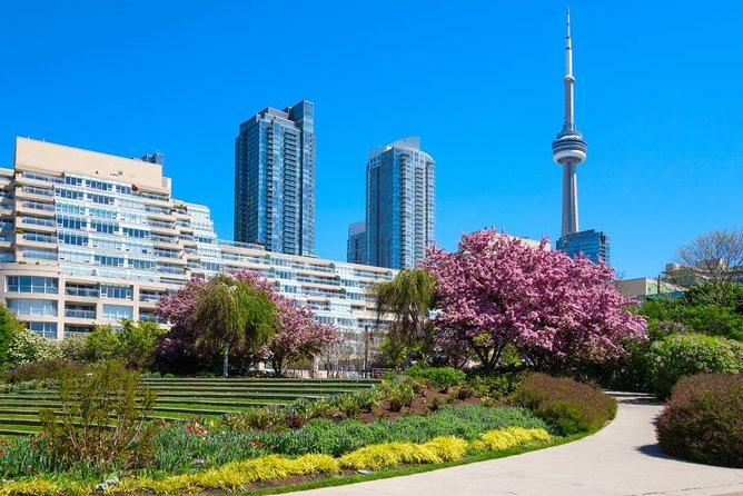 Private Transfer: Toronto to Pearson Airport YYZ in Luxury SUV - Availability and Booking