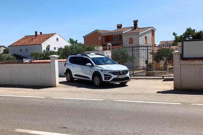 Private Transfer: Zadar to or From Zagreb Incl. Airport - Vehicles and Amenities