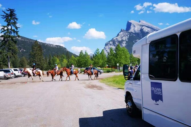 Private Transporation Calgary, Banff, Drumheller - Pickup and Drop-off