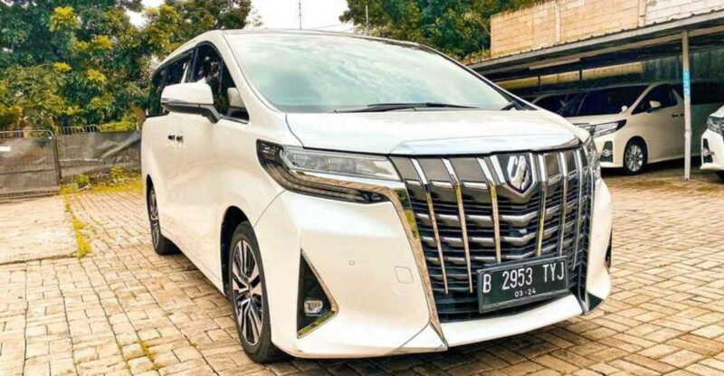 Private Transport (Car or Van) Charter With Guide - Key Points