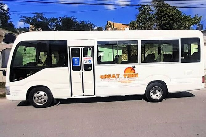 Private Transport: Montego Bay Airport to Riu Negril - Vehicle Features and Amenities