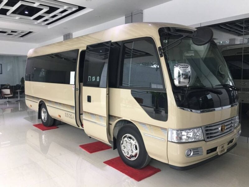Private Transportation From Hongqiao Railway to Shanghai - Pricing and Duration