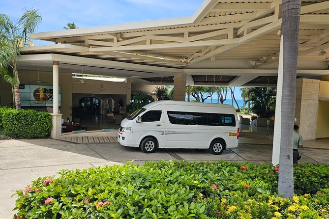 Private Transportation From Liberia Airport To Playa Negra - Group Size and Accessibility