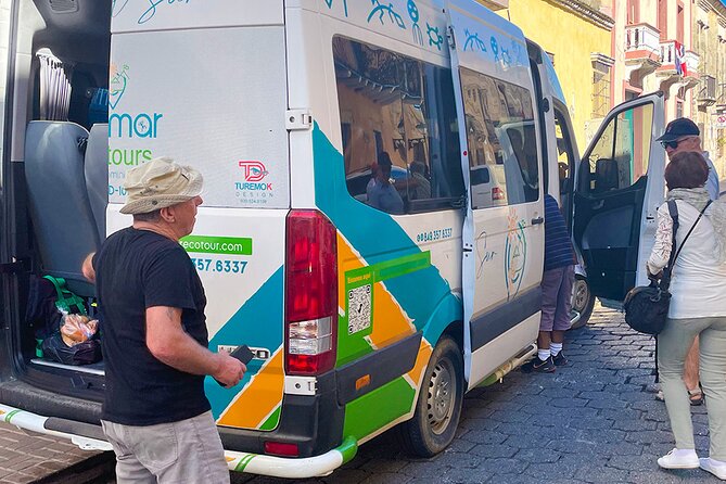 Private Transportation From Santiago De Los Caballeros to Pedernales - Schedule and Availability