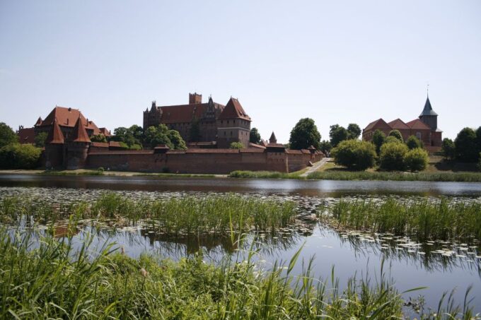 Private Transportation to the Malbork Castle From Gdansk - Luxury Vehicle Pickup and Drop-off