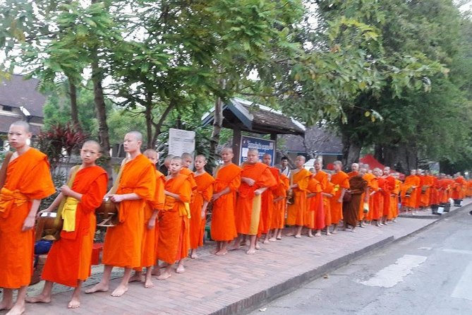 Private Trasfer From Lao Thai Friendship Bridge to Vang Vieng - Itinerary Highlights