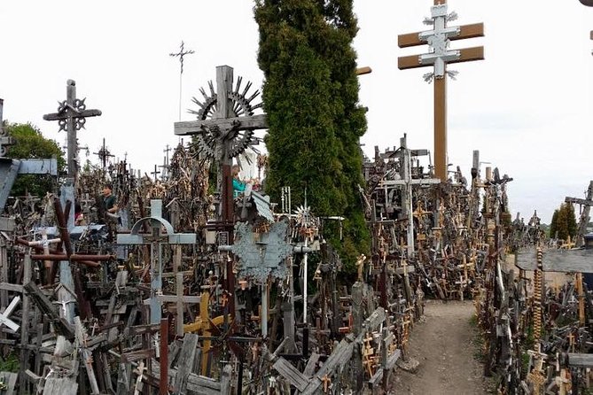 Private Trip From Vilnius to Riga: Hill of Crosses, Rundale Palace, Bauska Castl - Exploring Rundale Palace