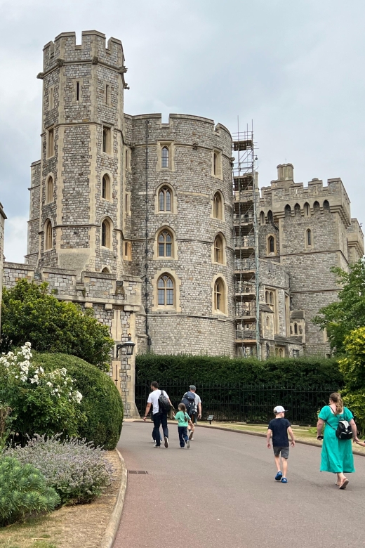 Private Trip to Windsor Castle and Stonehenge - Exploring St. Georges Chapel