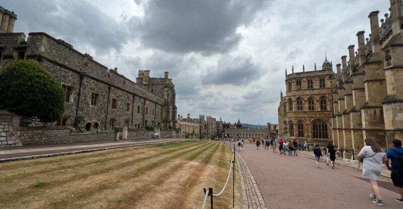 Private Trip to Windsor Castle and Stonehenge - Stonehenges Mysterious Origins