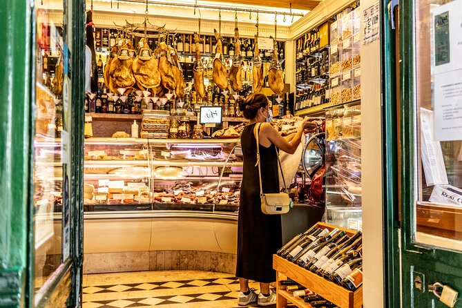 Private Tuktuk Tour With Portuguese Tapas and Wine - Meeting and Pickup