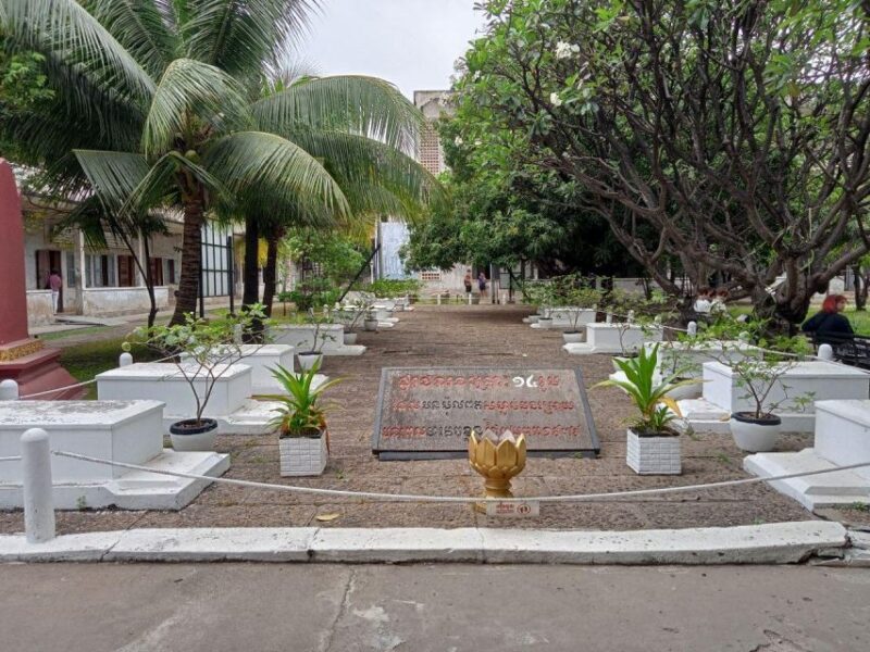 Private Two Day Trip in Phnom Penh City, Cambodia - Independence Monument