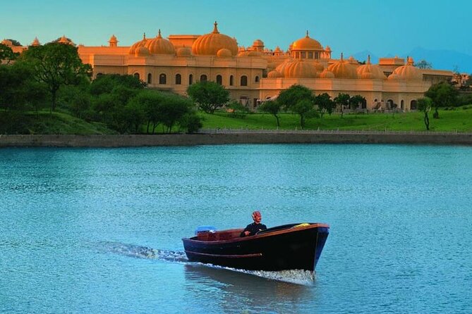 Private Udaipur City Sightseeing Tour by Car With a Tour Guide - Discovering Jagmandir