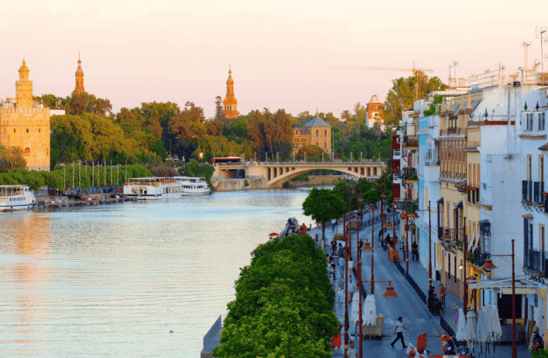 Private Unforgetable Full Day Tour in Sevilla From Lisbon - Experience Features