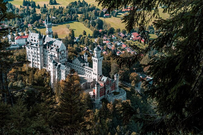 Private Van Tour to Royal Castle of Neuschwanstein From Munich - Exploring Neuschwanstein Castle