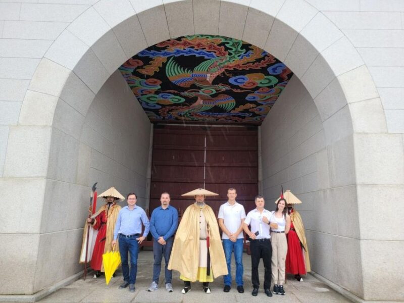 Private Van With English Speaking Guide in South Korea - Tour Duration and Availability